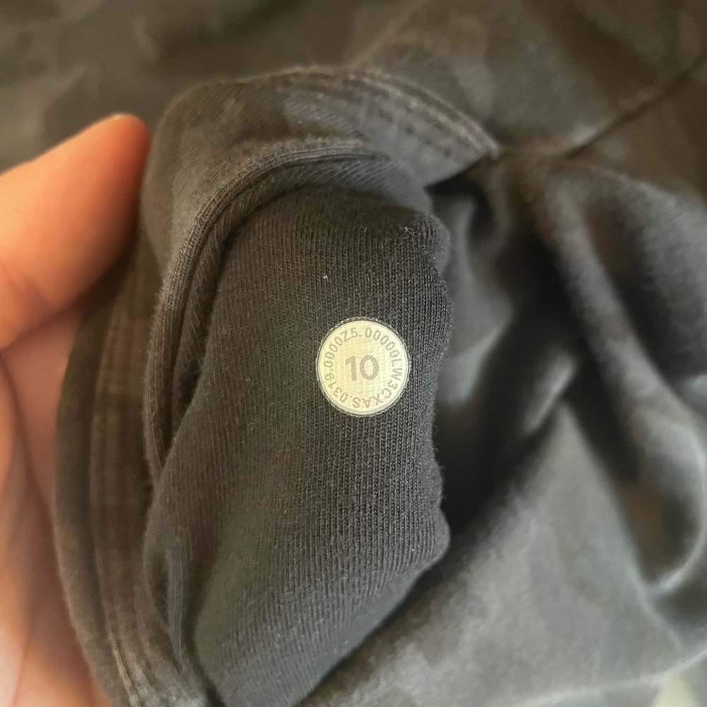 Lululemon Camo Scuba Crew - Size 10 - Picture 3 of 10